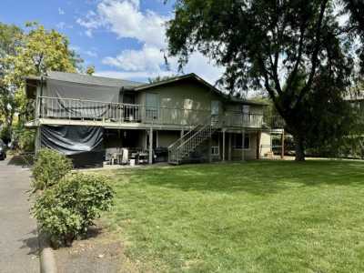 Home For Sale in Phoenix, Oregon