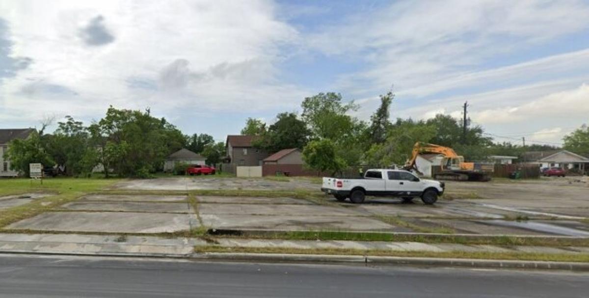 Picture of Residential Land For Sale in Baytown, Texas, United States