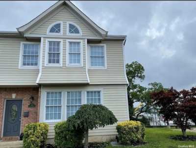 Home For Rent in Port Washington, New York