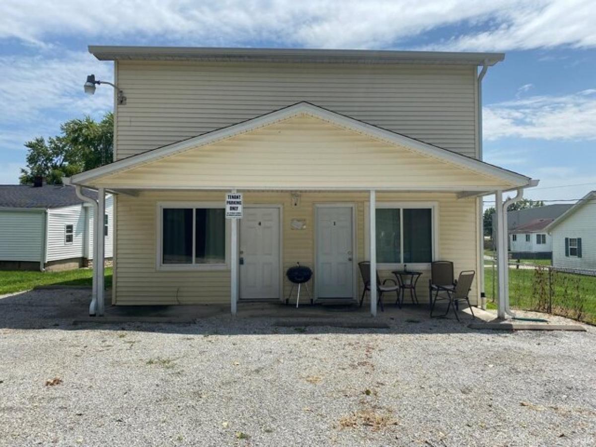 Picture of Home For Sale in Bedford, Indiana, United States