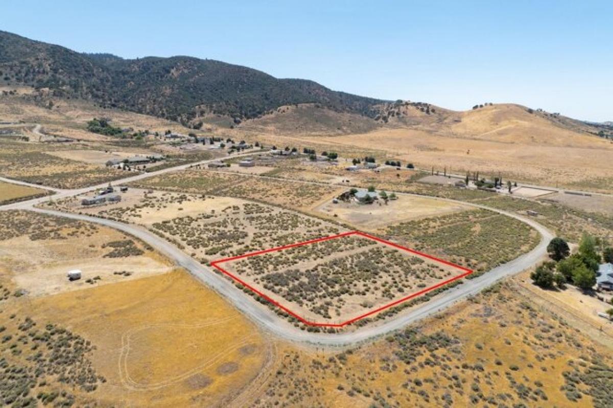 Picture of Residential Land For Sale in Tehachapi, California, United States