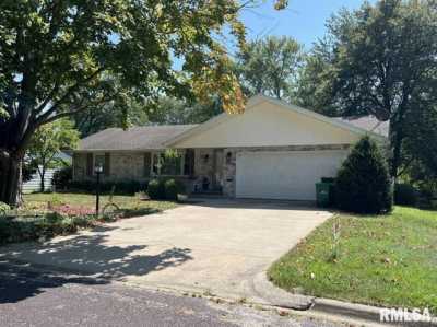 Home For Sale in Macomb, Illinois