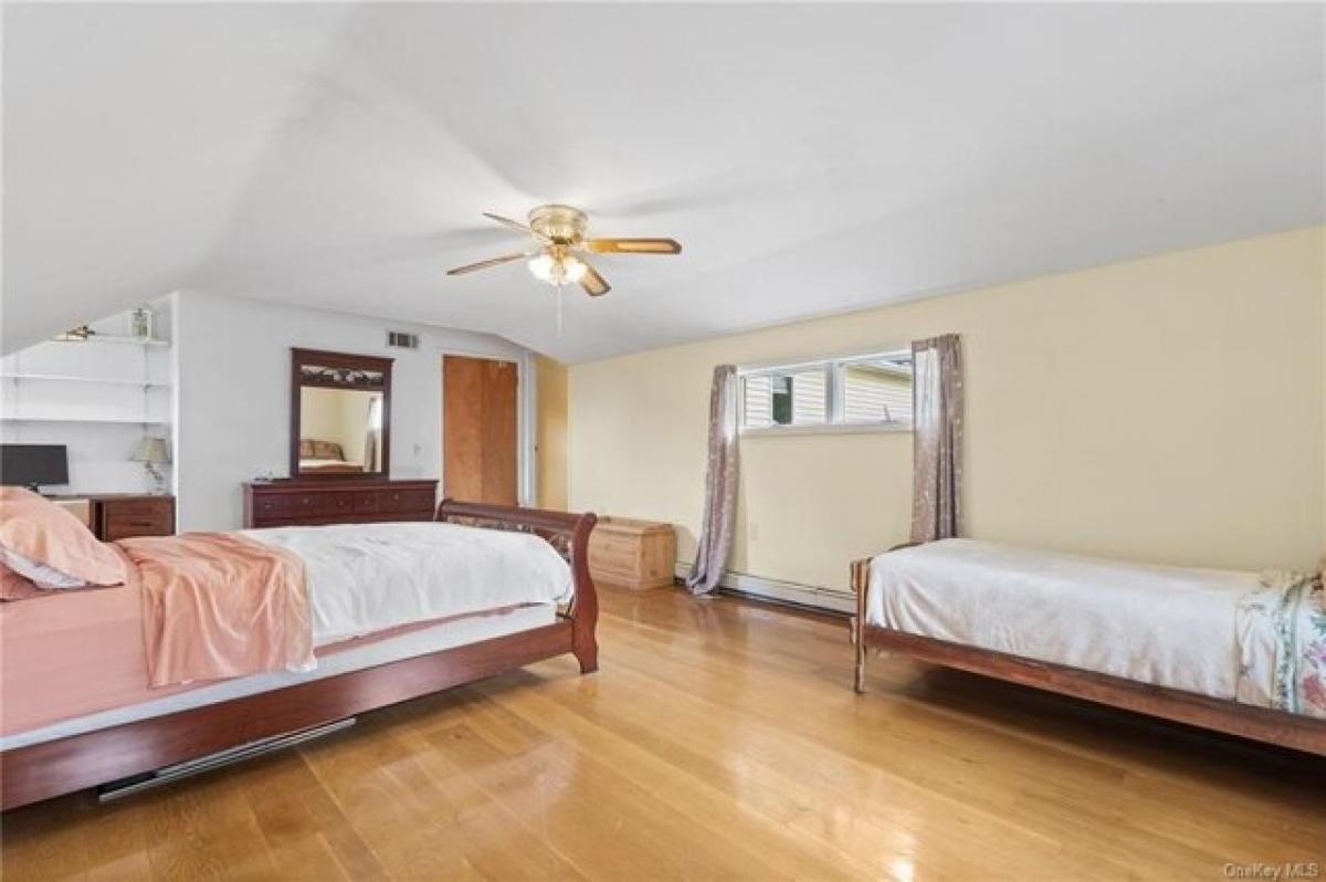 Picture of Home For Sale in Westtown, New York, United States