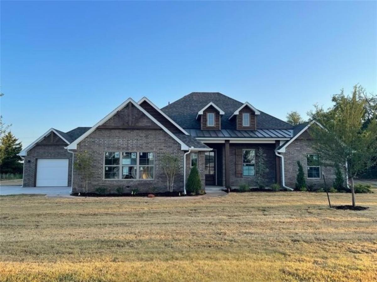 Picture of Home For Sale in Mustang, Oklahoma, United States