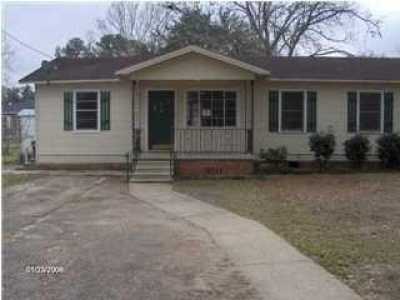 Home For Rent in Chickasaw, Alabama