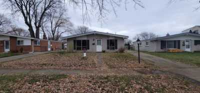 Home For Sale in Saint Clair Shores, Michigan