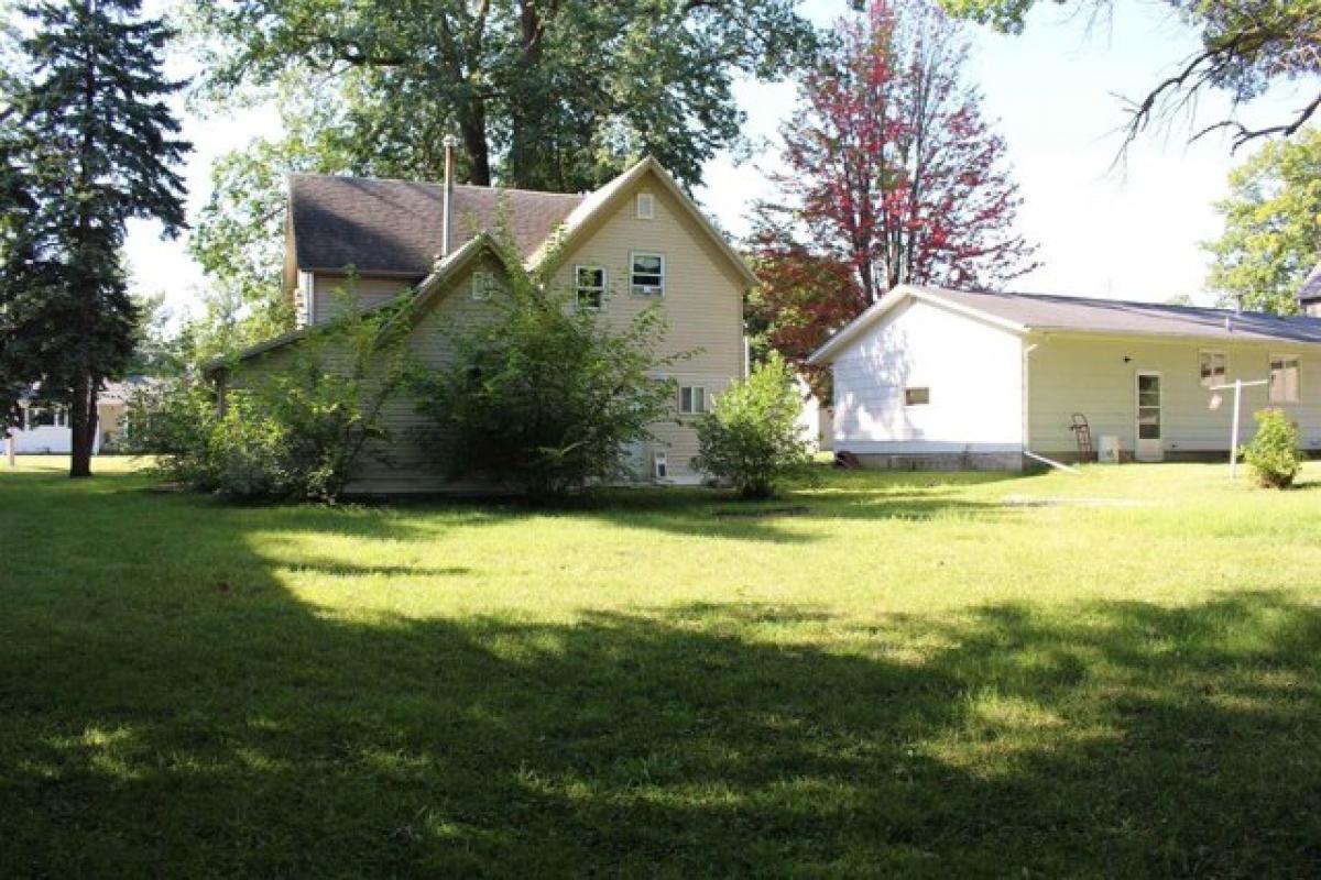 Picture of Home For Sale in Emmetsburg, Iowa, United States