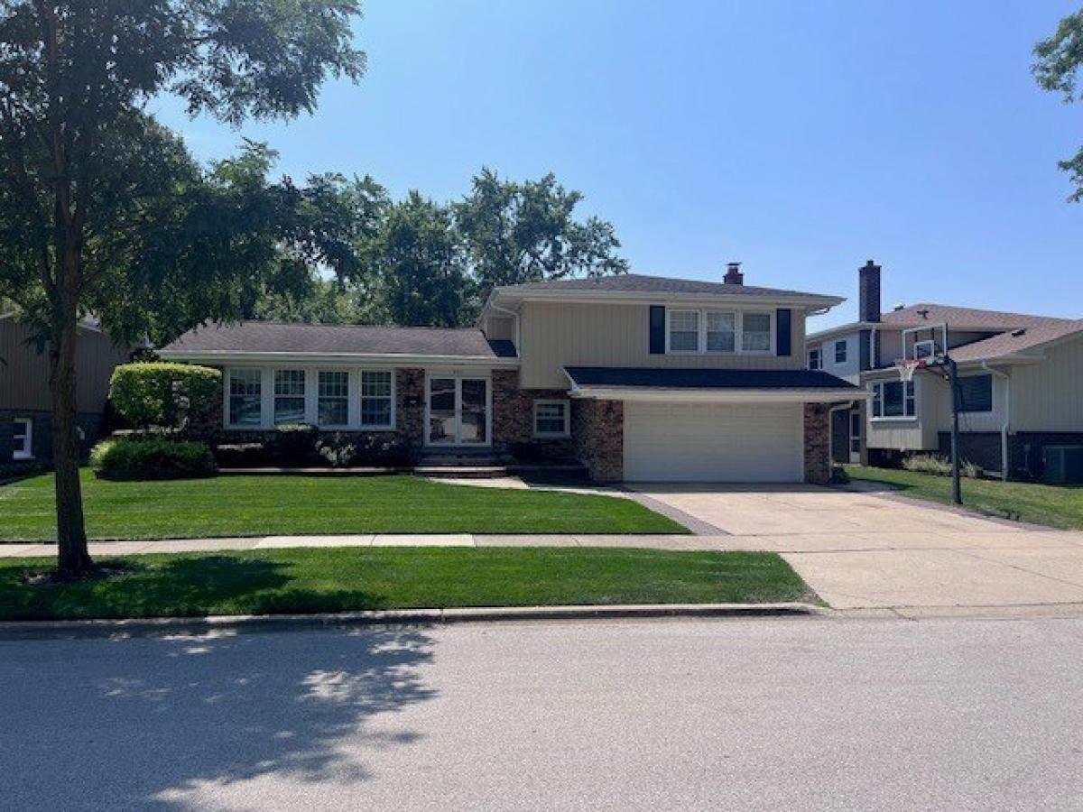 Picture of Home For Sale in Arlington Heights, Illinois, United States