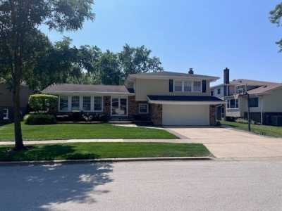 Home For Sale in Arlington Heights, Illinois