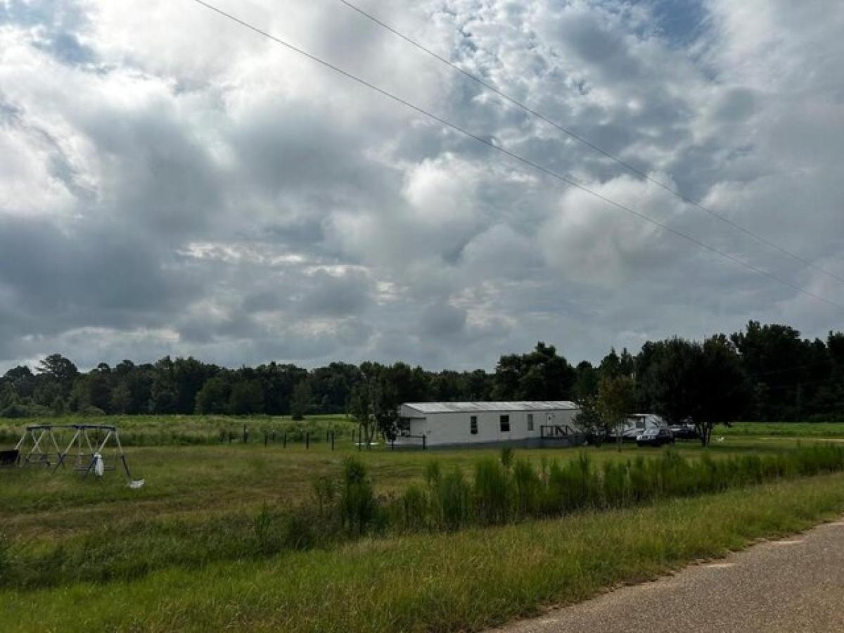 Picture of Home For Sale in Ashford, Alabama, United States