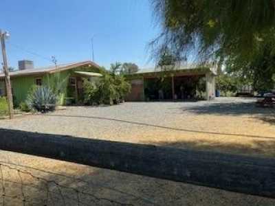 Home For Sale in Strathmore, California