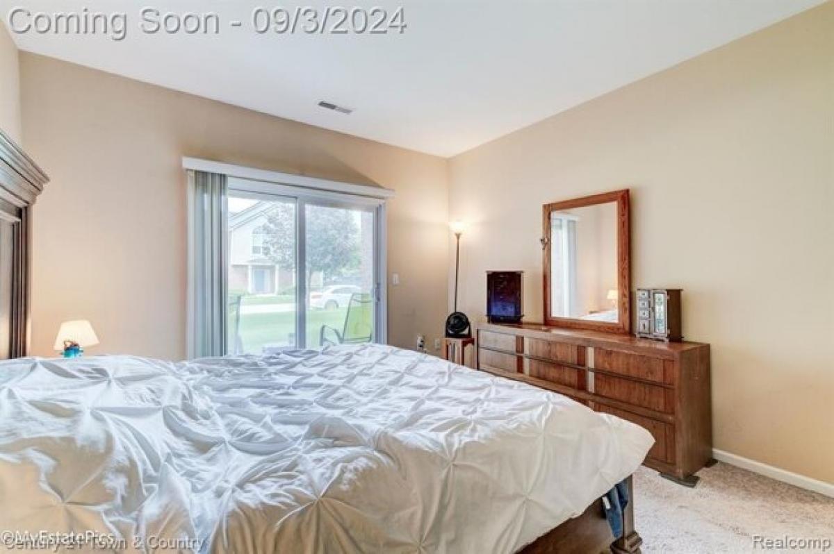 Picture of Home For Sale in Walled Lake, Michigan, United States