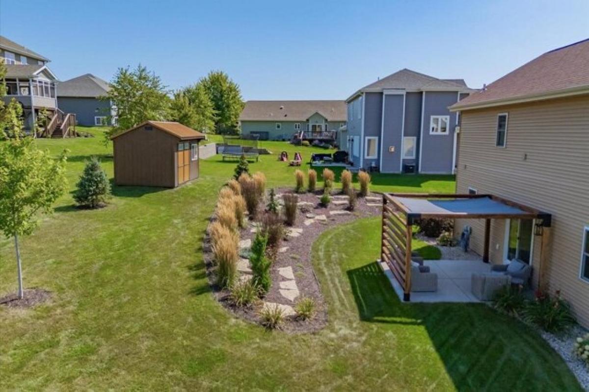 Picture of Home For Sale in Blue Mounds, Wisconsin, United States