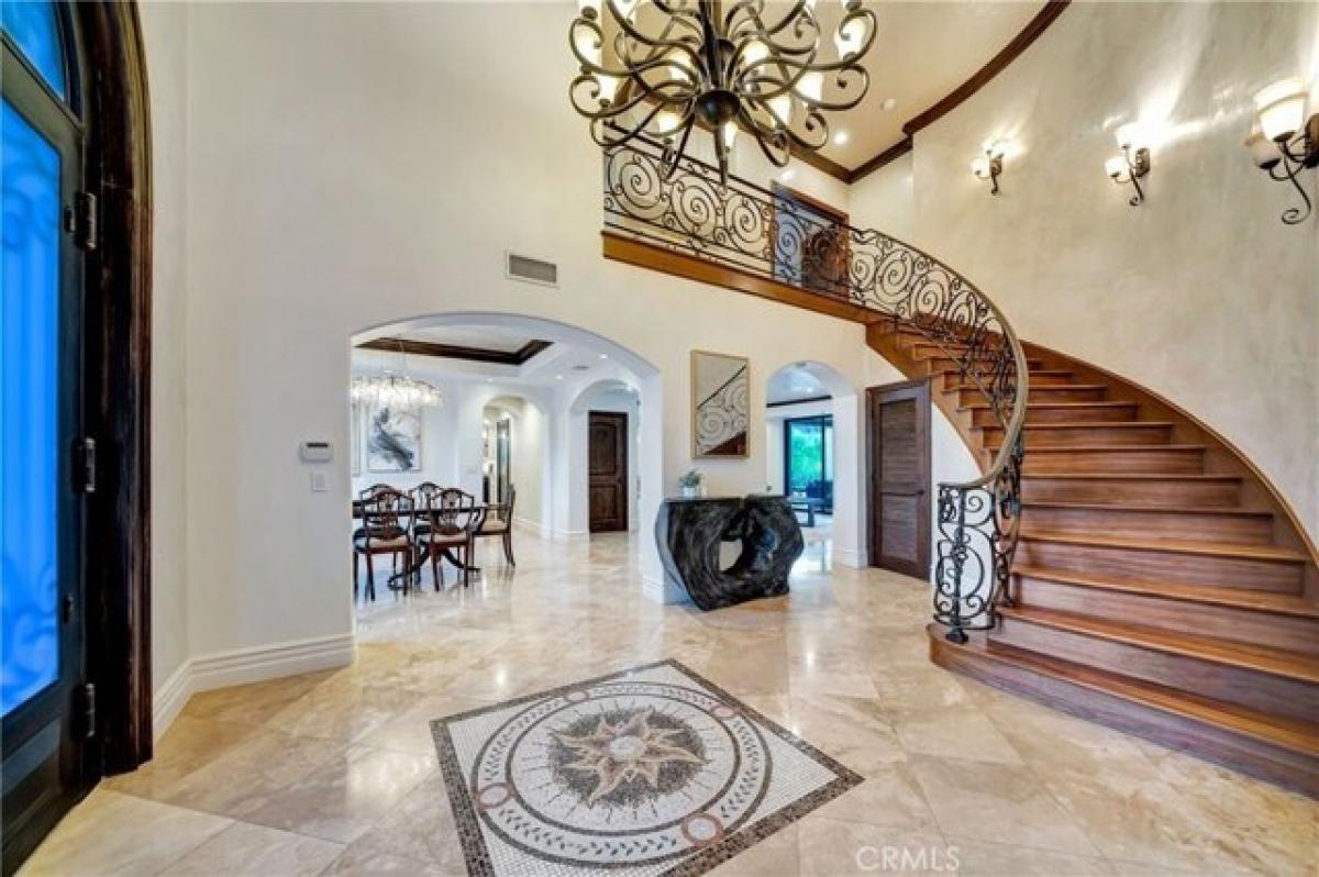 Picture of Home For Sale in Calabasas, California, United States