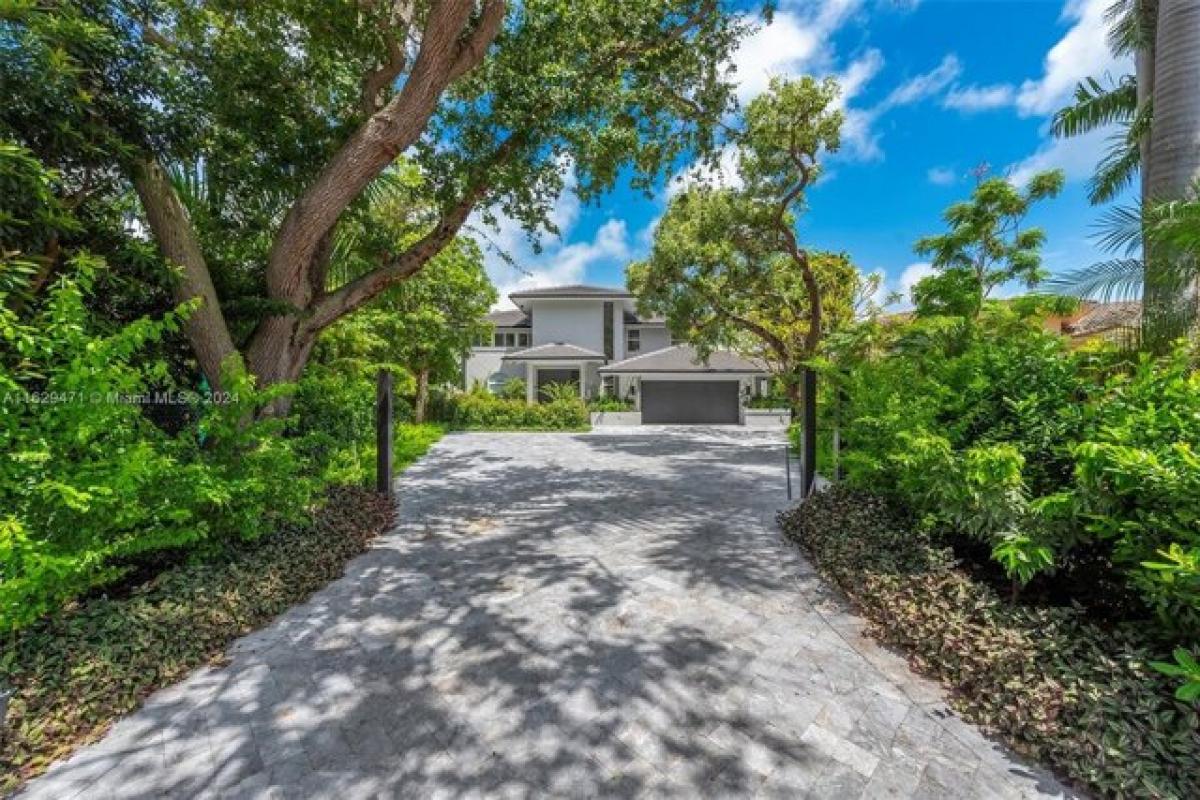 Picture of Home For Sale in Golden Beach, Florida, United States