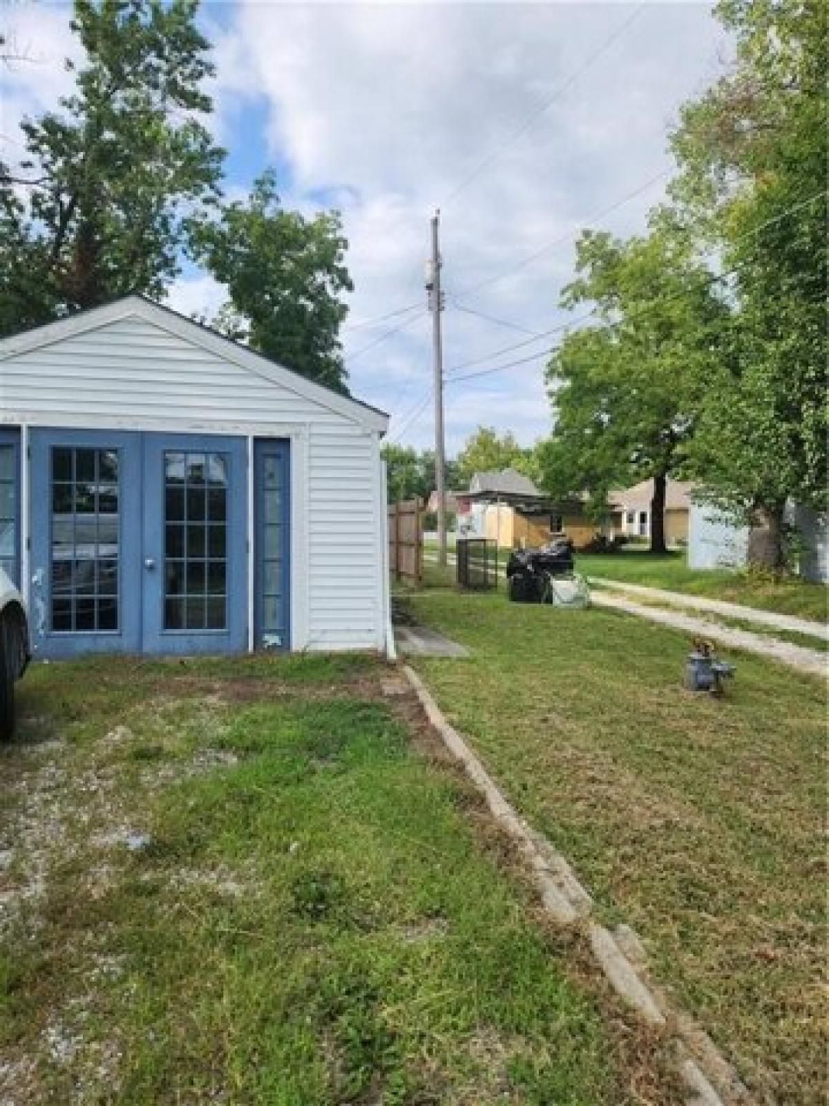 Picture of Home For Sale in Iola, Kansas, United States