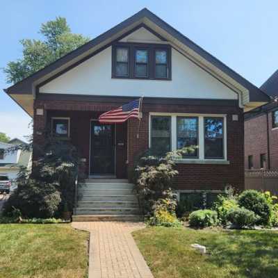 Home For Rent in Elmhurst, Illinois