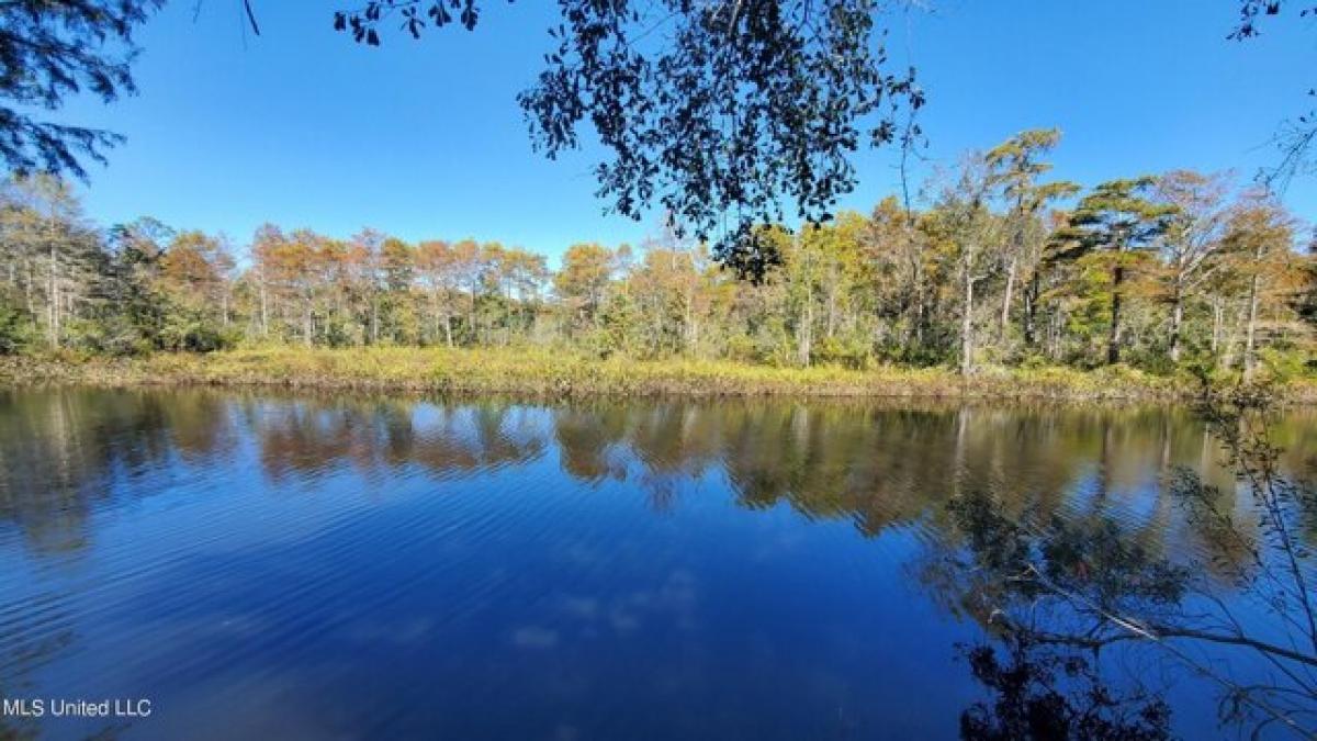 Picture of Residential Land For Sale in Diamondhead, Mississippi, United States