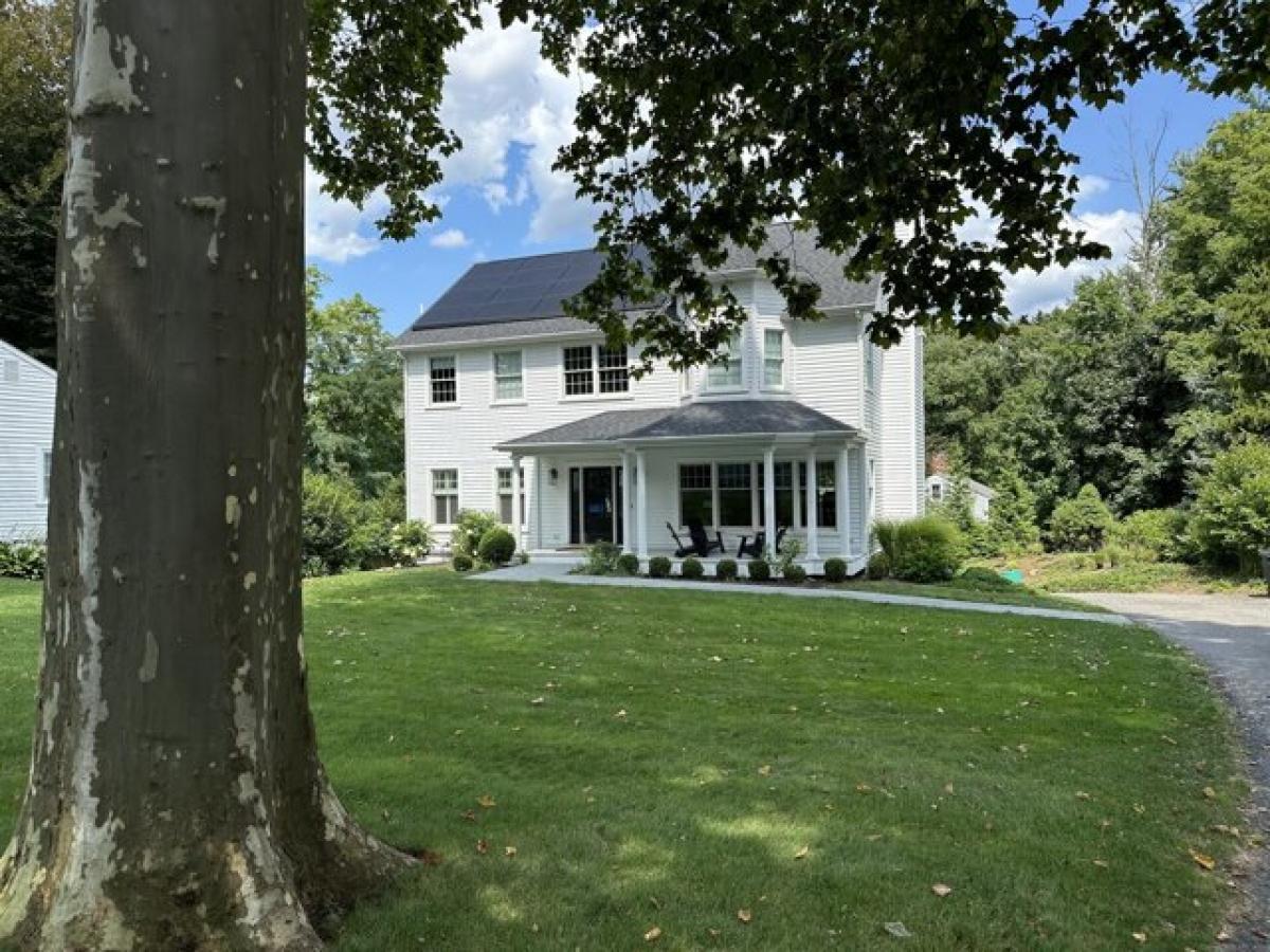 Picture of Home For Sale in New Canaan, Connecticut, United States