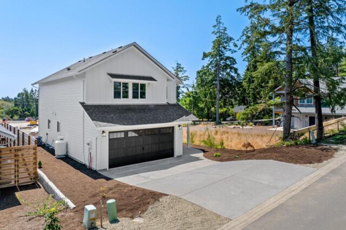 Picture of Home For Sale in Manzanita, Oregon, United States