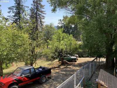 Home For Sale in Sutherlin, Oregon