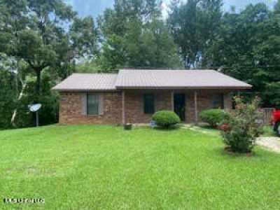 Home For Sale in Holly Springs, Mississippi