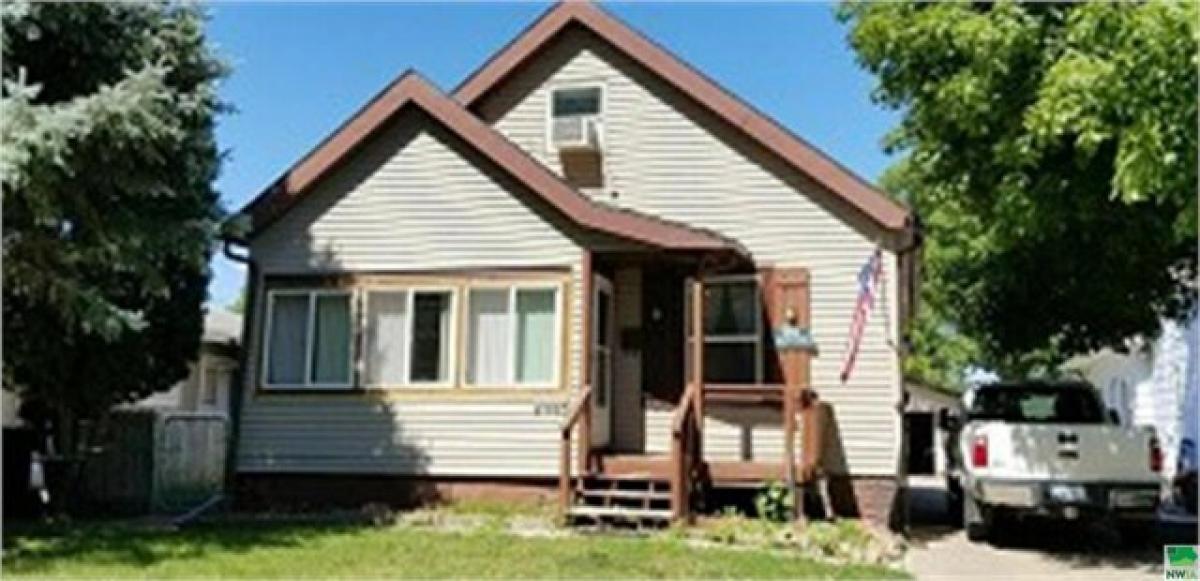 Picture of Home For Sale in Sioux City, Iowa, United States