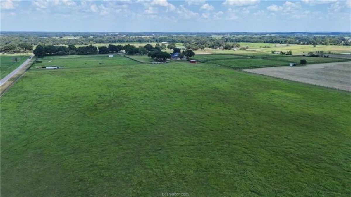 Picture of Residential Land For Sale in Hempstead, Texas, United States