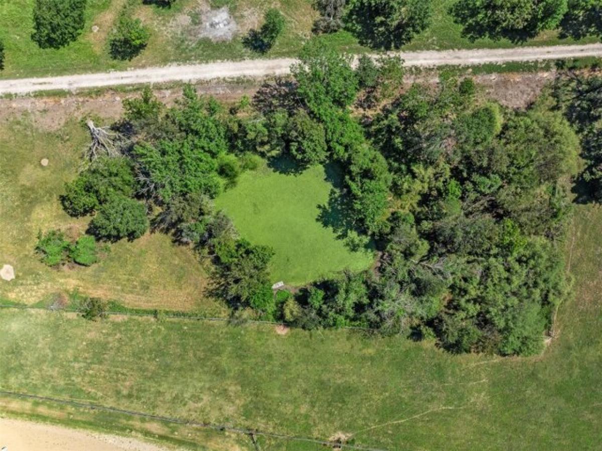 Picture of Residential Land For Sale in Hempstead, Texas, United States