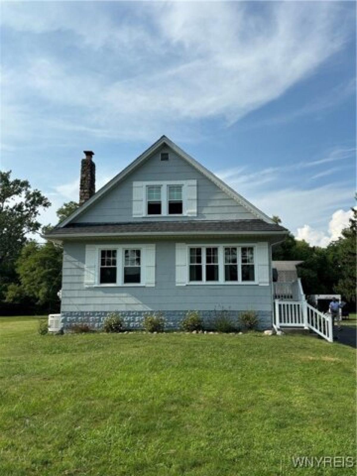 Picture of Home For Sale in West Seneca, New York, United States