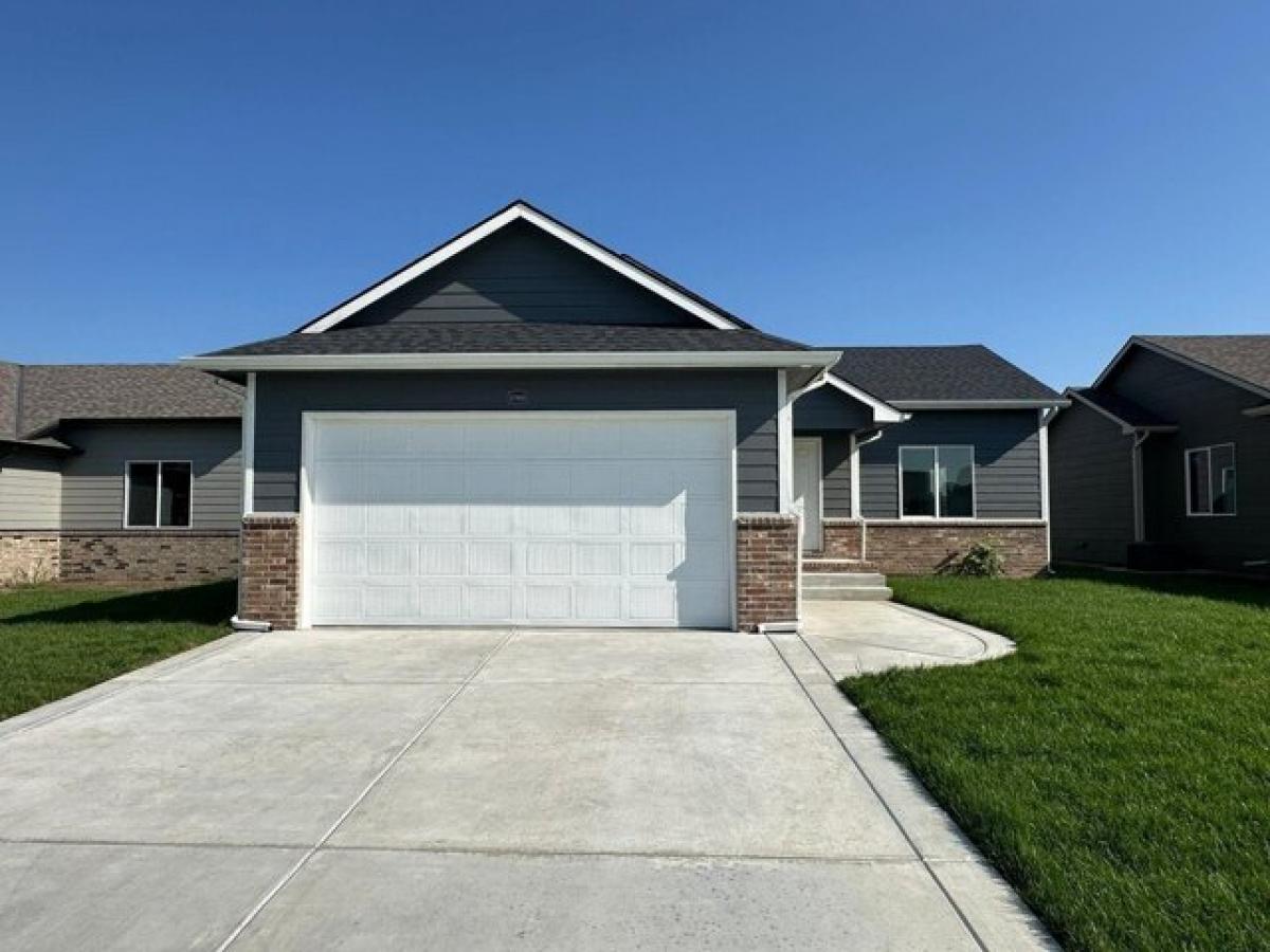 Picture of Home For Sale in Bel Aire, Kansas, United States