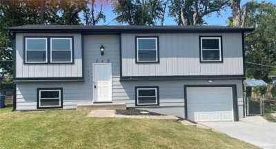 Home For Sale in Godfrey, Illinois