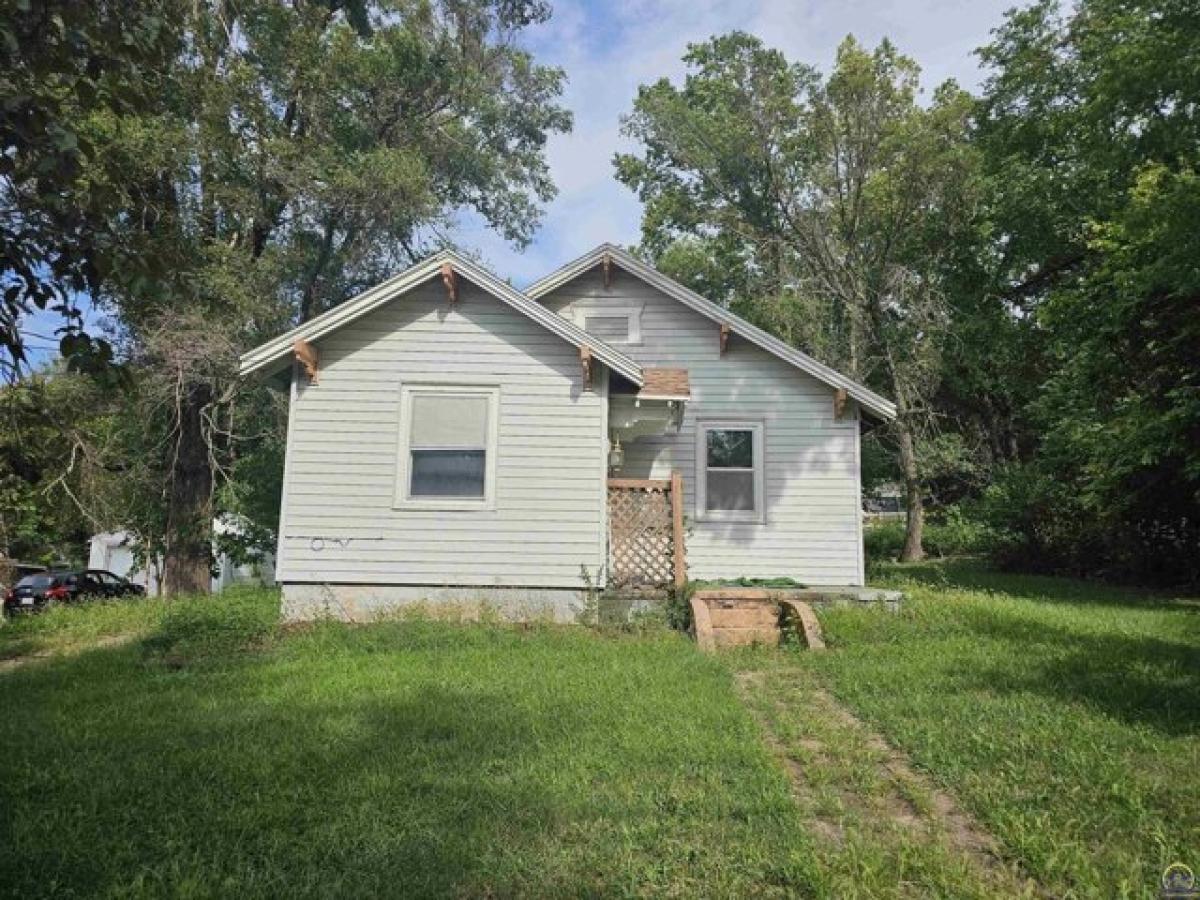 Picture of Home For Sale in Madison, Kansas, United States