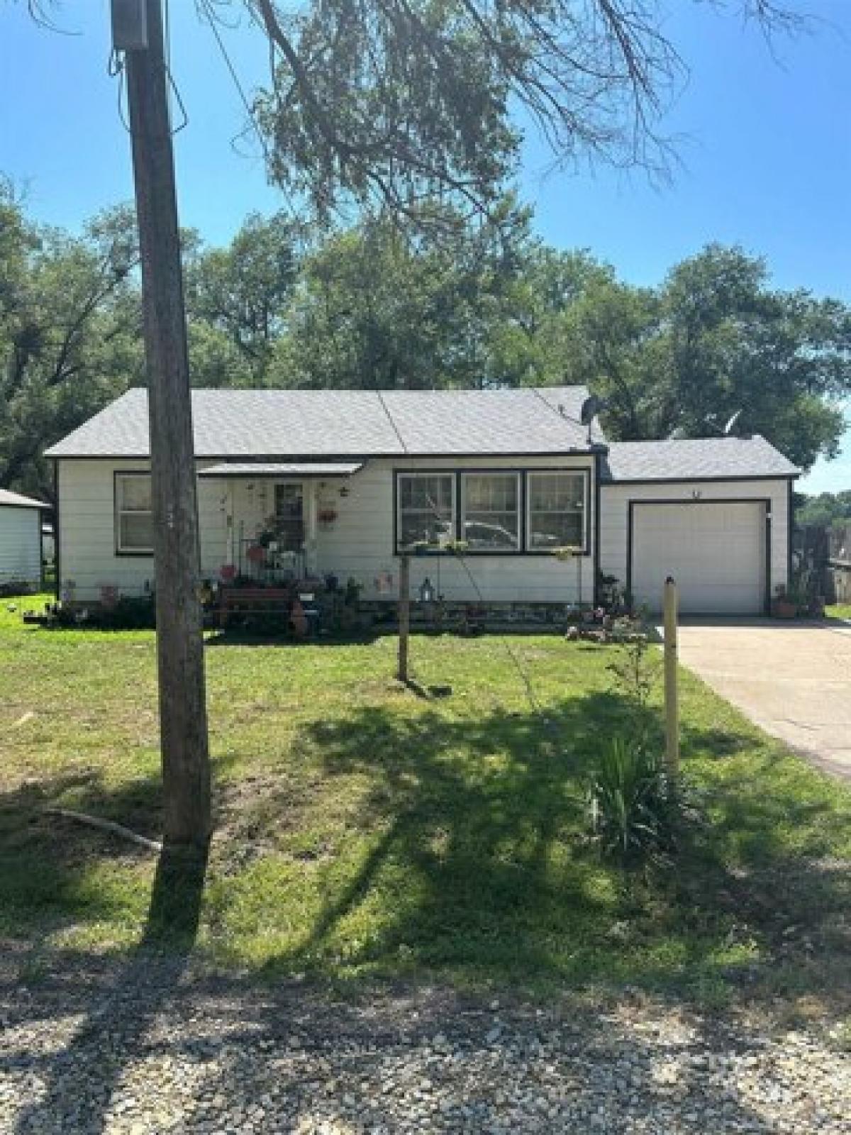 Picture of Home For Sale in Augusta, Kansas, United States