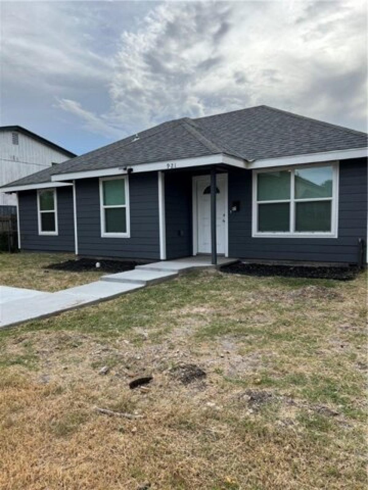 Picture of Home For Sale in Alice, Texas, United States