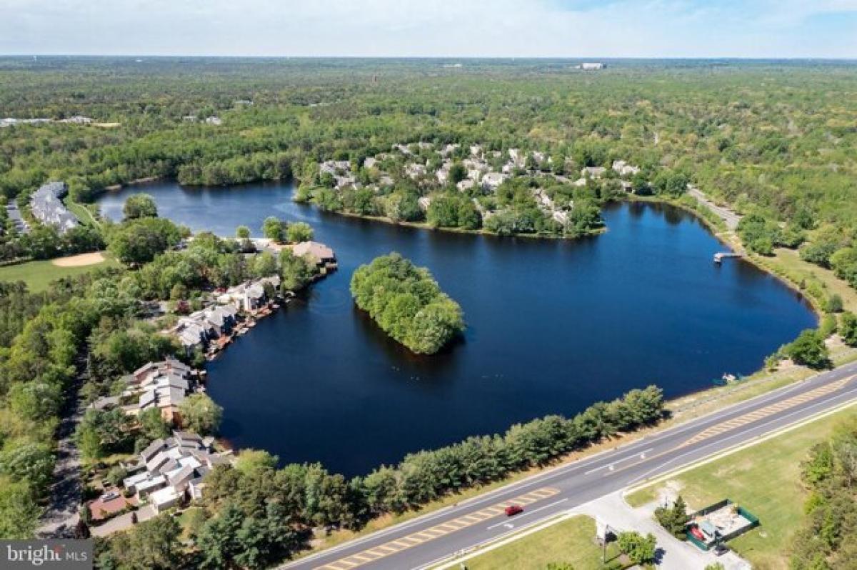 Picture of Home For Sale in Marlton, New Jersey, United States