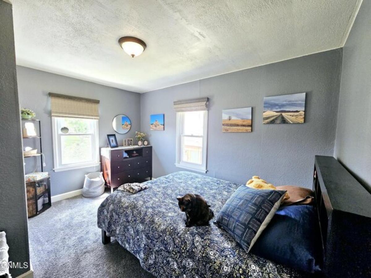 Picture of Home For Sale in Watford City, North Dakota, United States