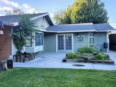 Home For Sale in Independence, California