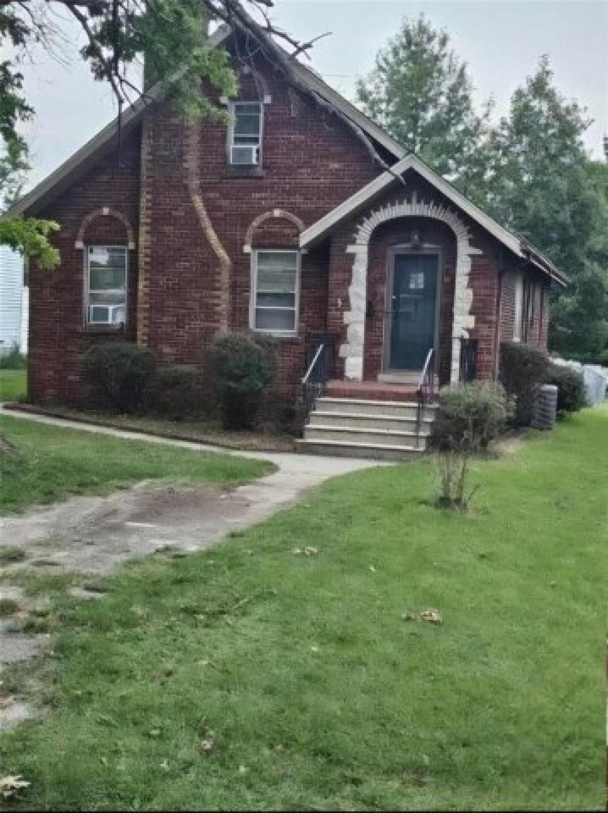 Picture of Home For Sale in Belleville, Illinois, United States