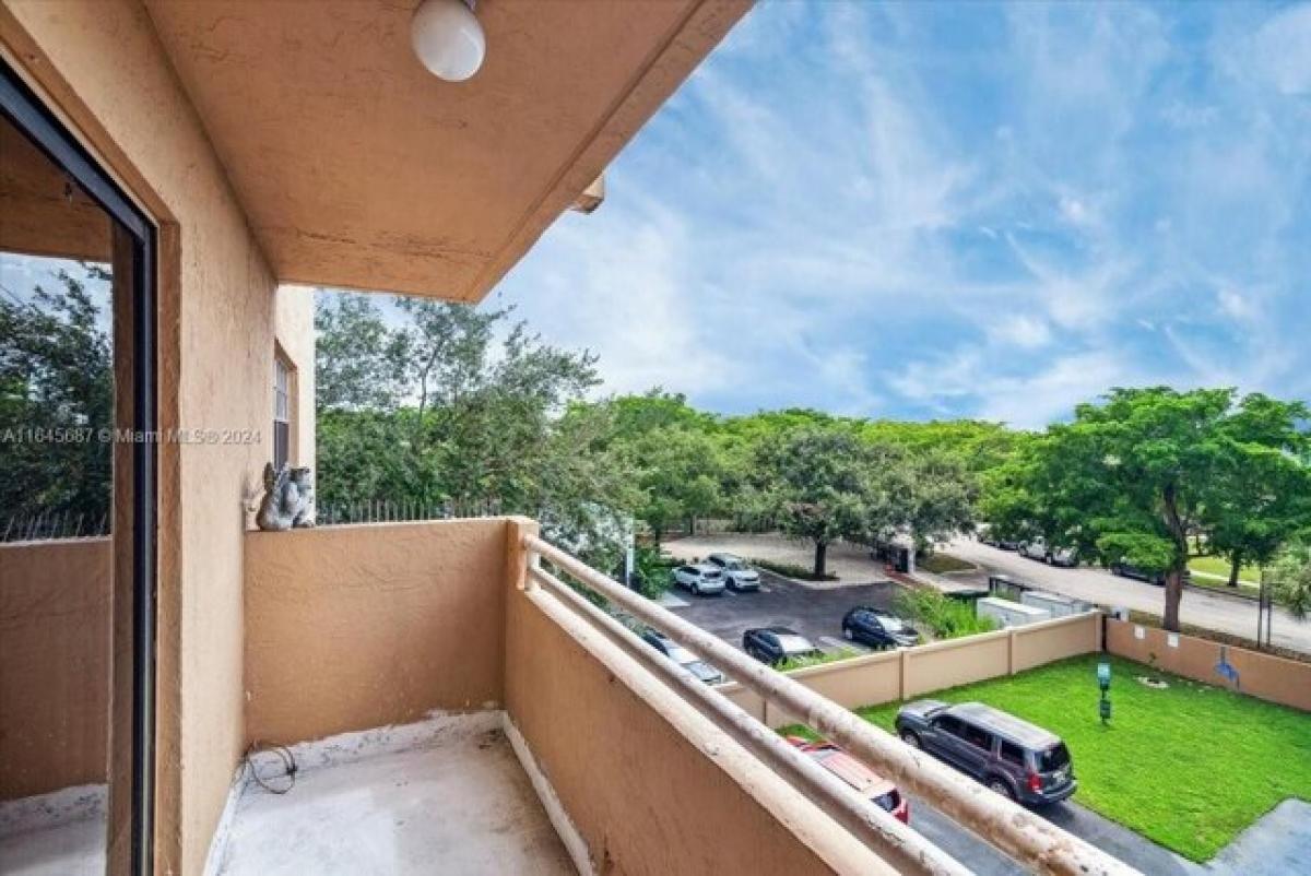 Picture of Home For Sale in Miami Lakes, Florida, United States