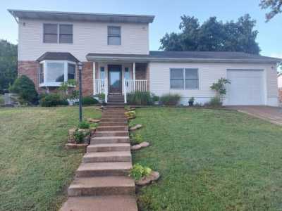 Home For Sale in De Soto, Missouri