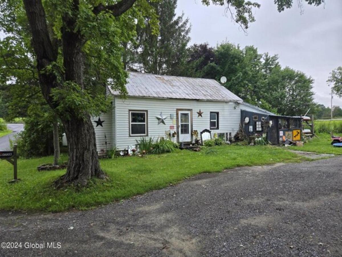 Picture of Home For Sale in Sprakers, New York, United States