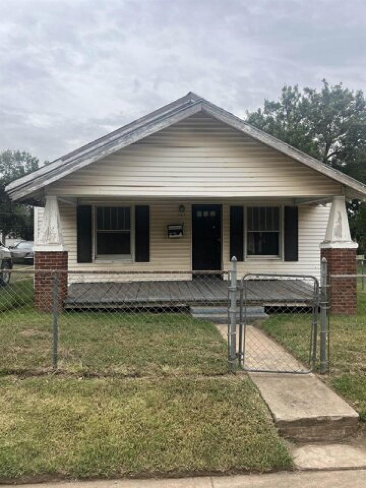 Picture of Home For Sale in Enid, Oklahoma, United States