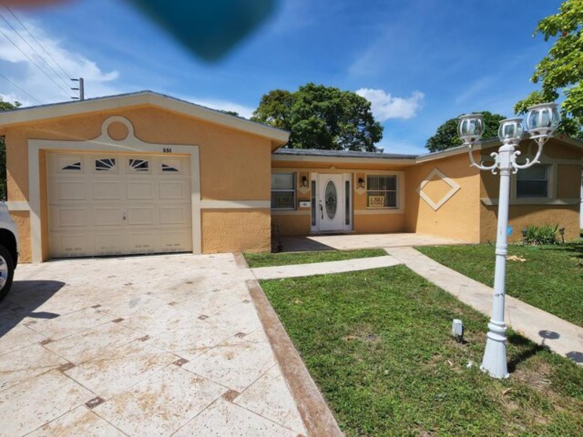 Picture of Home For Sale in Lauderdale Lakes, Florida, United States