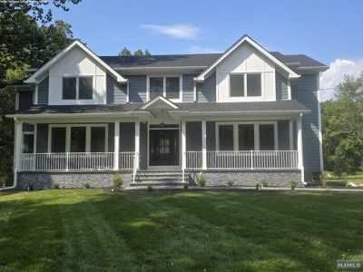 Home For Sale in Allendale, New Jersey