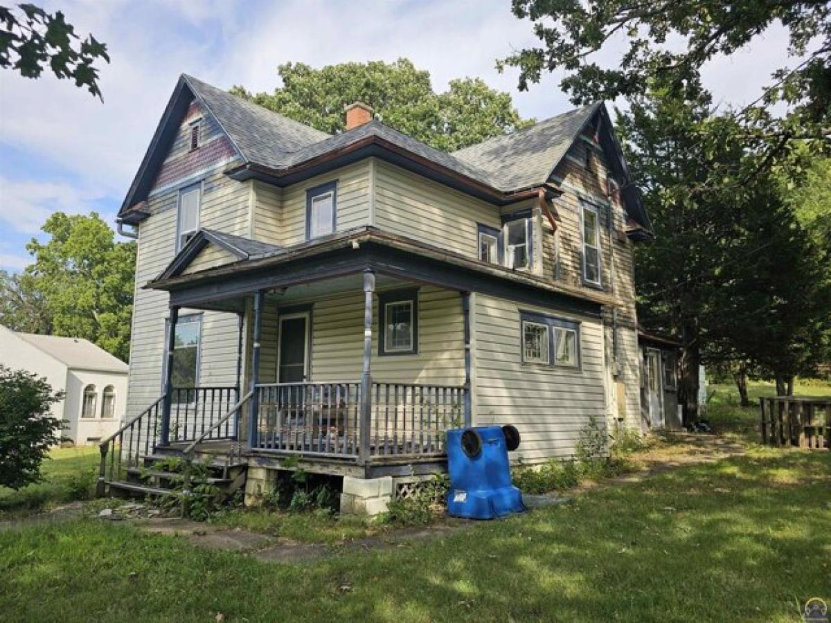 Picture of Home For Sale in Madison, Kansas, United States