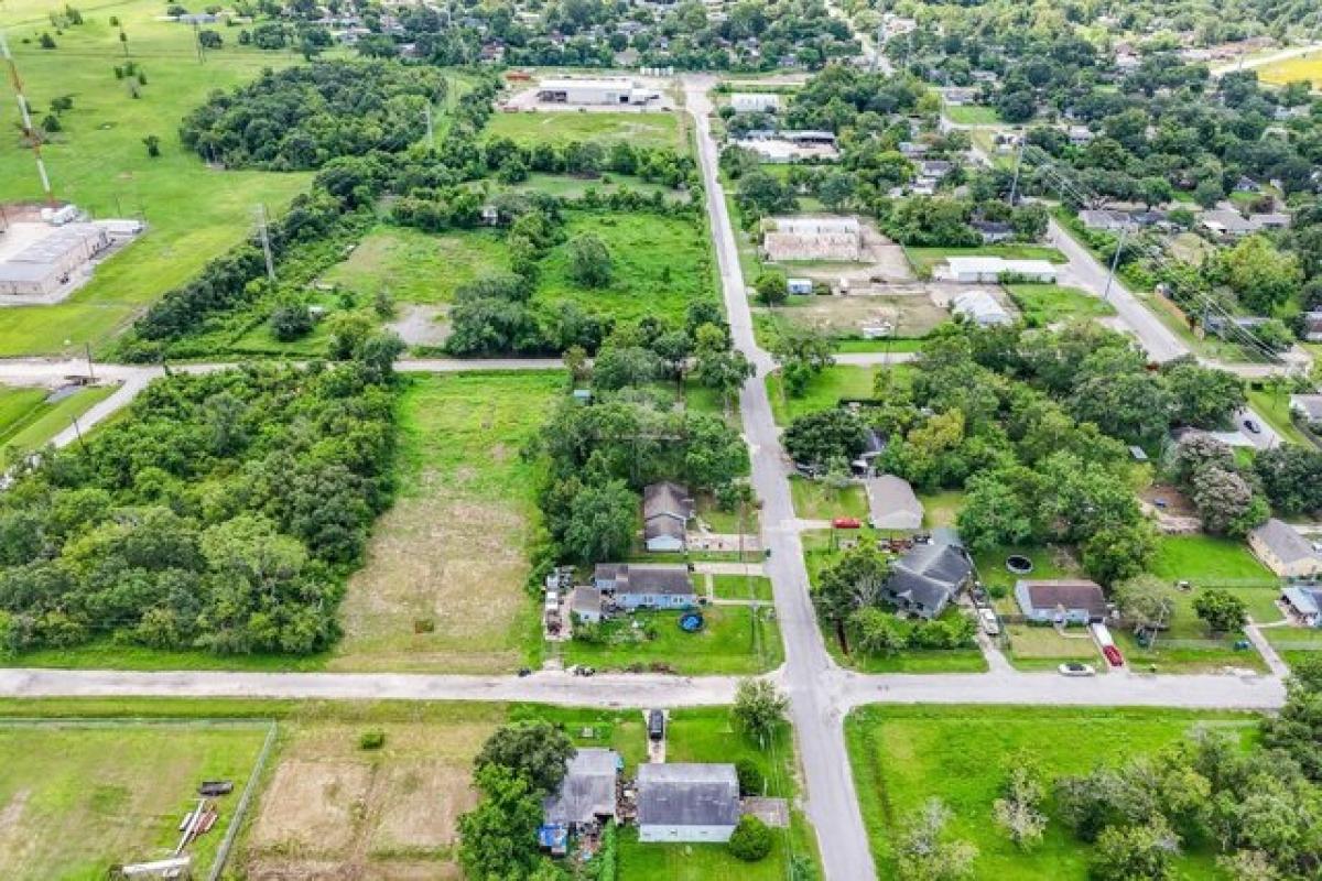 Picture of Residential Land For Sale in La Marque, Texas, United States