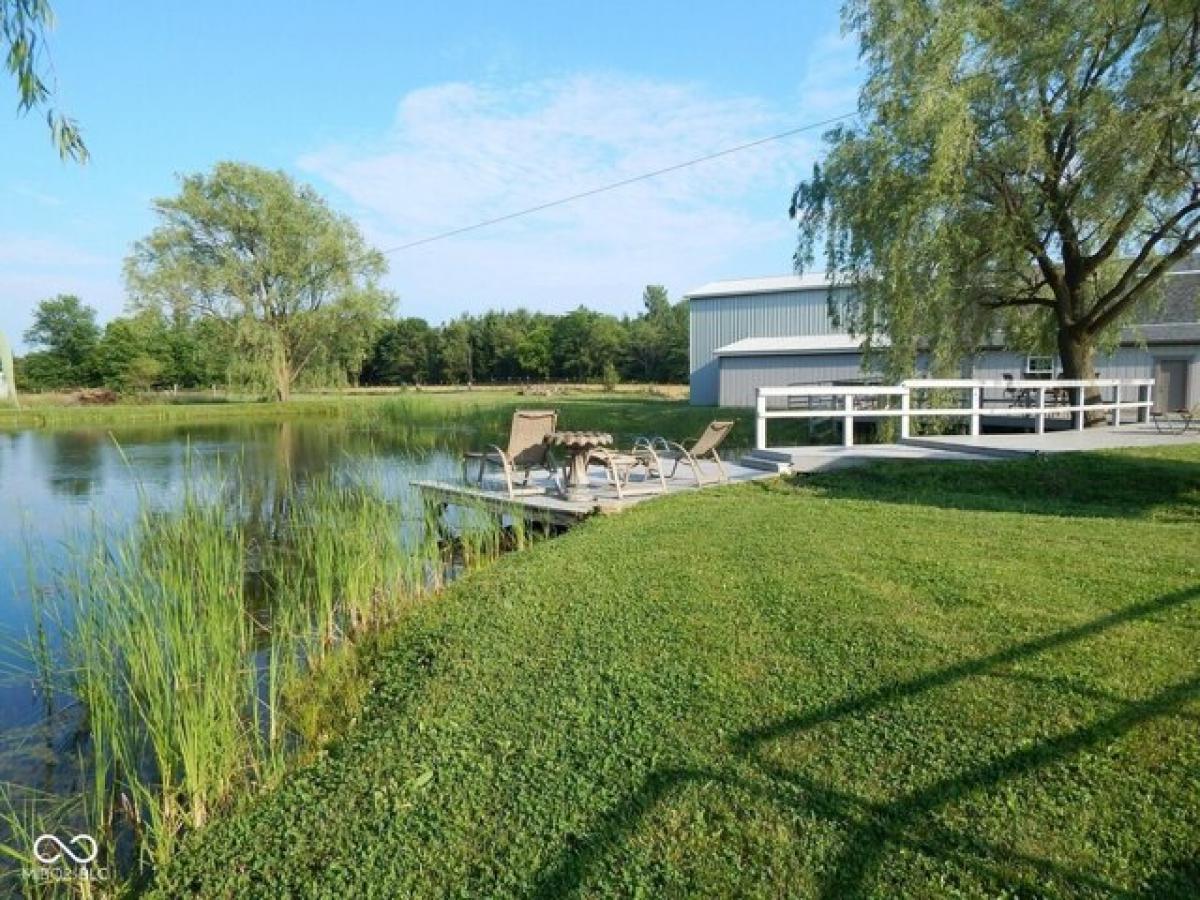 Picture of Home For Sale in Fountaintown, Indiana, United States