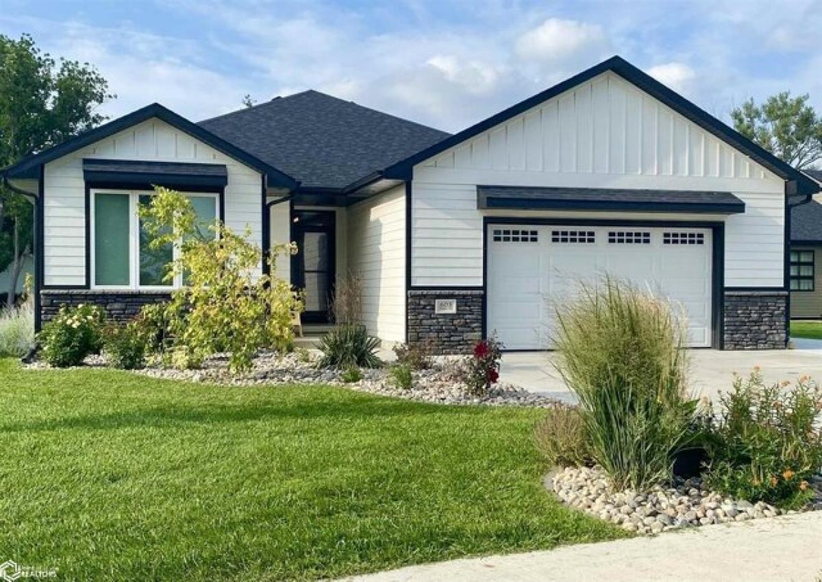 Picture of Home For Sale in Sergeant Bluff, Iowa, United States