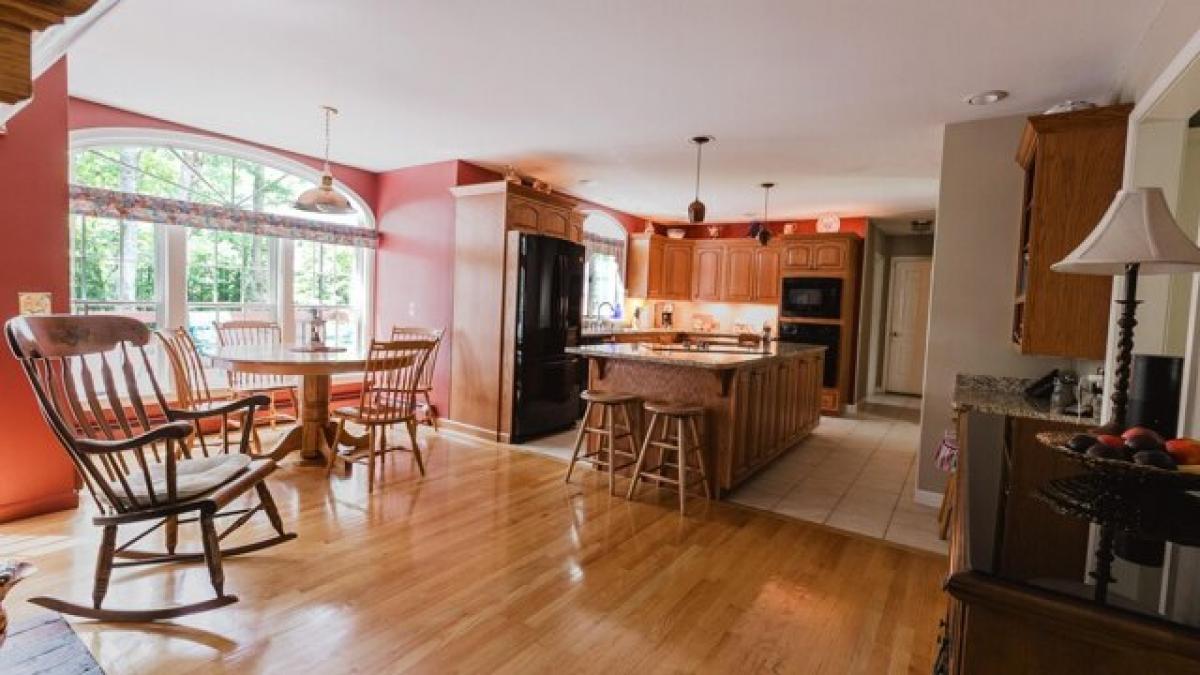 Picture of Home For Sale in Veazie, Maine, United States